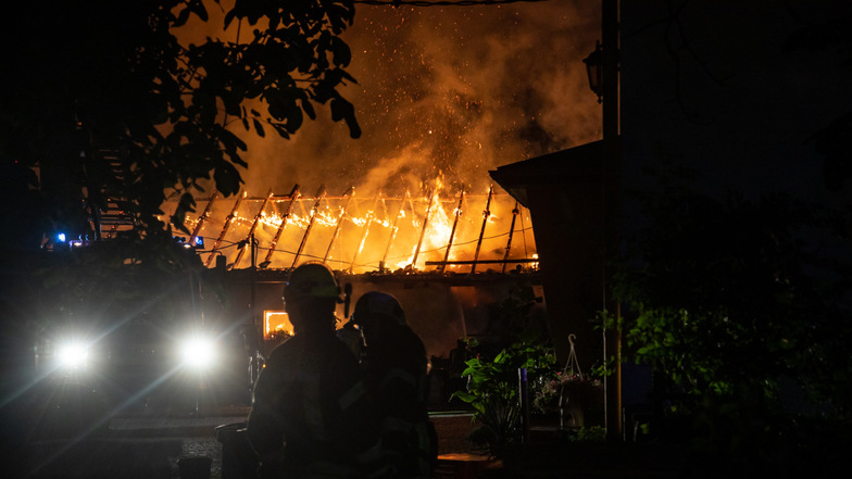 Sonntagabend, kurz vor Mitternacht, brannte in Brauna der Pferdestall eines Dreiseithofes.