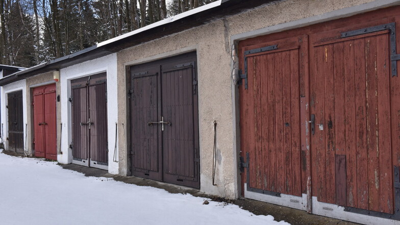 DDR-Garagen auf städtischem Grund in Altenberg.