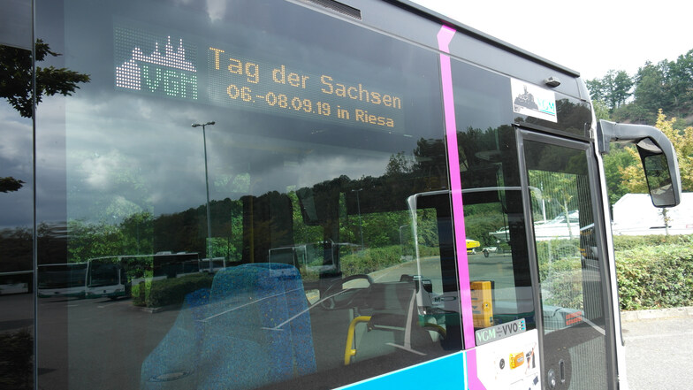 Hinweise auf den Termin für den Tag der Sachsen in Riesa finden sich in den VGM-Bussen schon seit geraumer Zeit. Für die Festtage hat das Unternehmen zahlreiche zusätzliche Fahrten nach Riesa im Angebot.