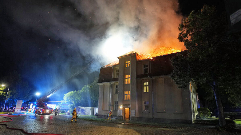 Verdacht auf Brandstiftung nach Feuer in Mehrfamilienhaus in Bautzen