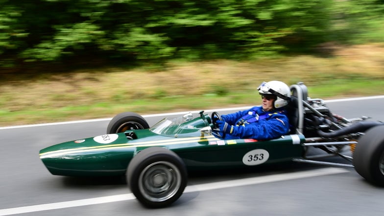 In der Klasse Formelfahrzeuge offen startete aus Tschechien Jaro Karel in seinem historischen Fahrzeug aus dem Jahr 1967.
