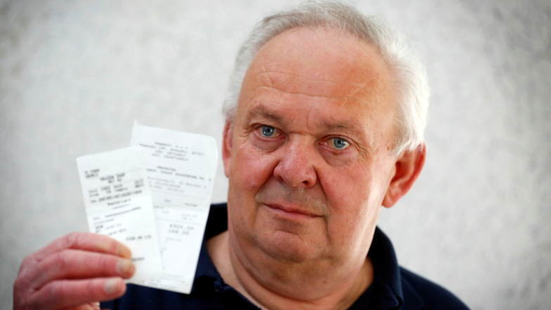 Günter Böhm aus Kamenz wunderte sich nach dem Einkauf in Tschechien über die Gebührenabrechnung auf seinen Kreditkartenbelegen. Die, sagt er, habe es früher nicht gegeben.