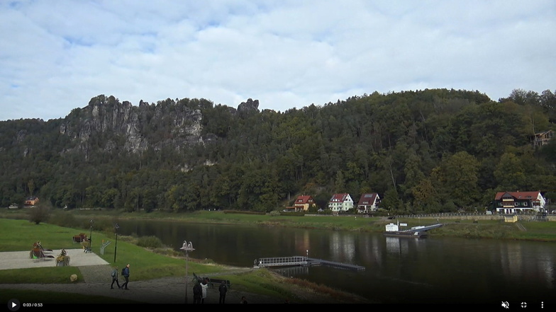 Bastei und Elbe, aufgenommen von der Webcam am Fähranleger in Oberrathen.
