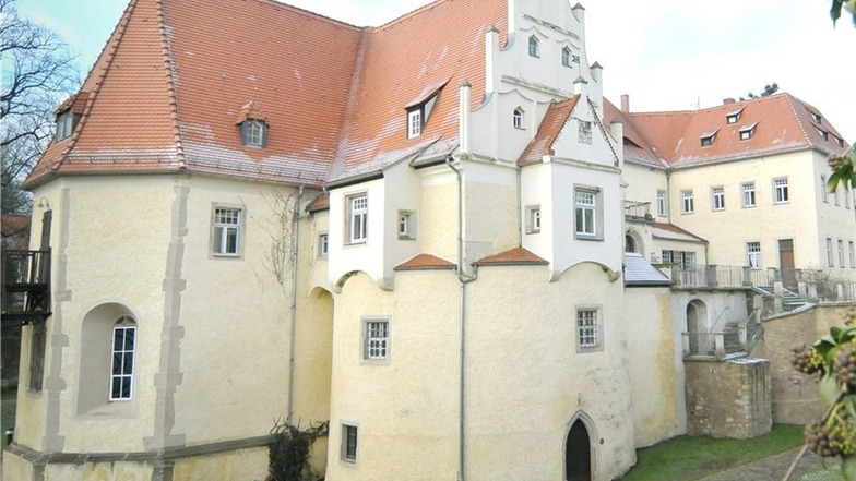 Schloss Schleinitz hat neue Pächter, die das Schloss zwischen Lommatzsch und Döbeln zu einem Seminarzentrum machen wollen. Mit EU-Fördermitteln wurde das Schloss schrittweise saniert. Beliebt ist die Kapelle für Hochzeiten.