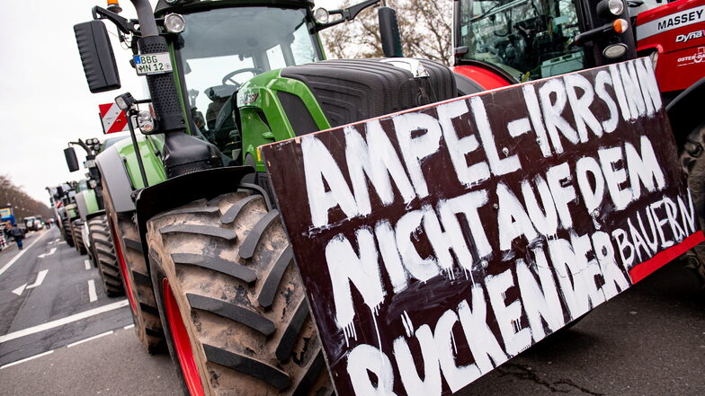 Die Bauern sind sauer auf die Regierung. Nach der Demo am Montag in Berlin gibt es jetzt kleinere Aktionen in ganz Sachsen.