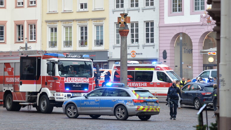 Der Angeklagte raste am 1. Dezember 2020 mit einem SUV durch eine Fußgängerzone in Trier und tötete und verletzte gezielt Passanten.