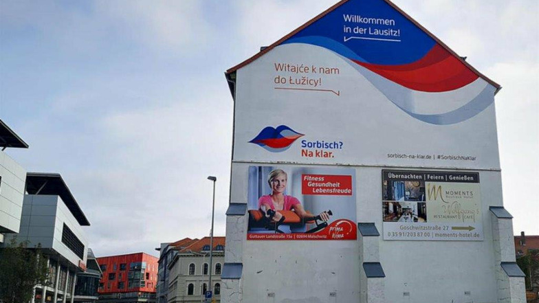 Bautzen: Fassade wirbt für Sorbisch