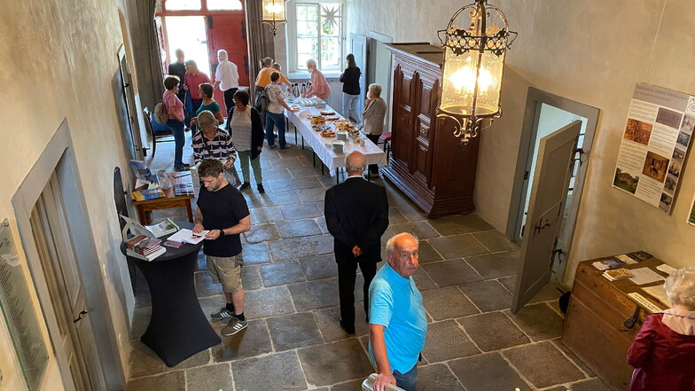 Auch das Berthelsdorfer Zinzendorf-Schloss war gut besucht. Und so mancher Gast blieb nach der Besichtigung noch zu Kaffee und Kuchen.