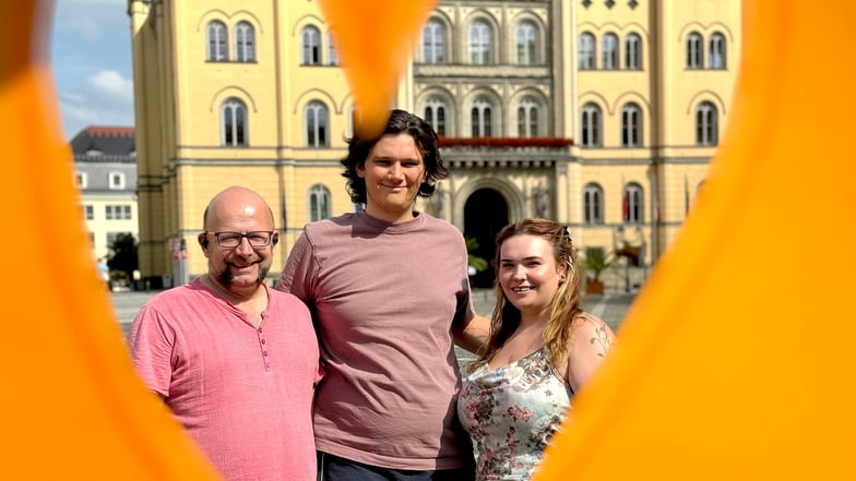 Sie gehören zu den Organisatoren des Open-Air-Festivals auf dem Zittauer Markt: Sven Kaseler, Klemens Hempel und Marie Kühne (v. l.).