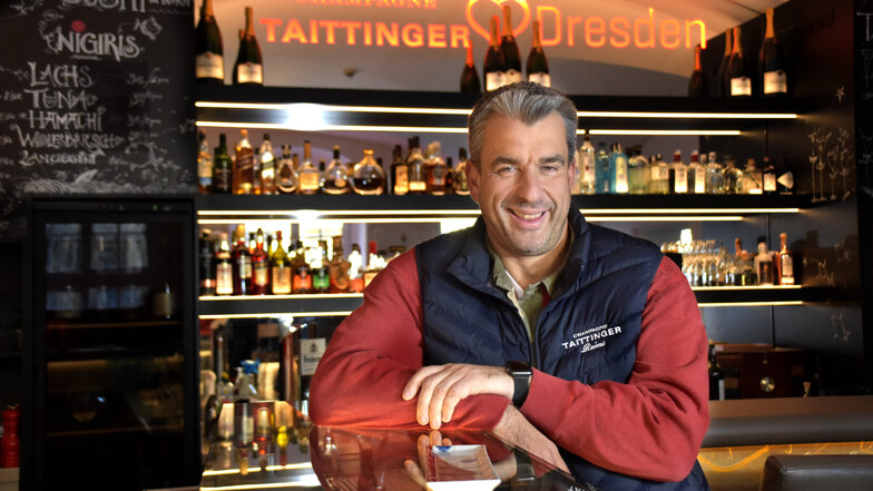 Koch Gerd Kastenmeier bietet in seiner Sushi-Bar im Taschenbergpalais alles von Maki bis Nigiri-Röllchen an.