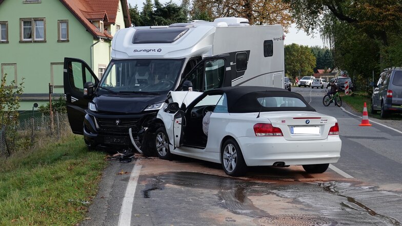 Schwerer Unfall mit Wohnmobil in Dresden-Oberpoyritz