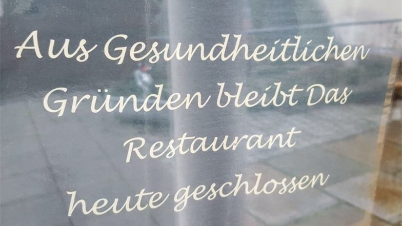 Das Schild an der Tür des Restaurants „Zisterne“ hängt nun schon seit einigen Tagen.