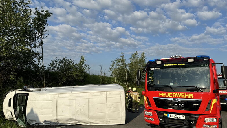 Transporter fährt auf Stauende: Drei Verletzte nach Unfall auf A4 bei Bautzen