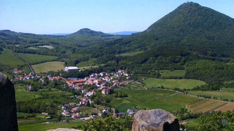 Der tschechische Milleschauer ist eins der Ziele bei Altenbergs Herbst-Wanderwoche