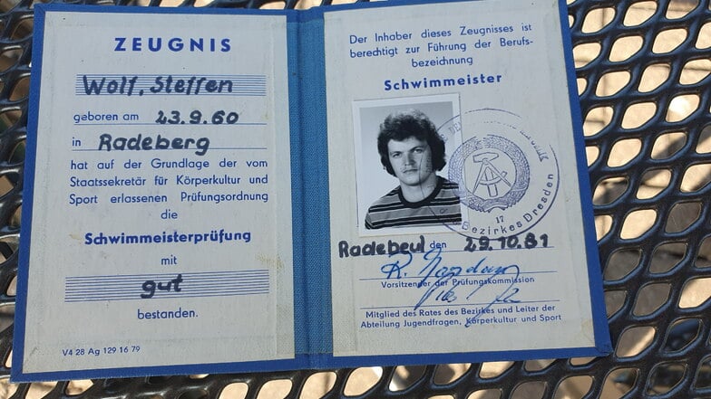 Der Ausweis als Schwimmmeister wurde für Steffen Wolf im Jahr 1981 ausgestellt.