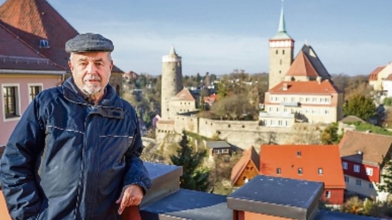 Bautzen aus ungewohnter Perspektive: Stadtführer Wolfgang Mendow kennt viele schöne Ecken, aber diesen Ausblick vom Dach des Hauses an der Mühltorgasse, in dem er wohnt, liebt er besonders.