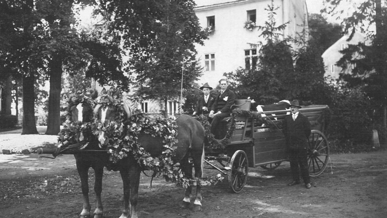 Dieses Bild zeigt das Schloss Ober-Neundorf im Jahr 1929 ...