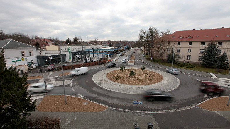 Neuer Kreisverkehr an der Rottwerndorfer Straße: Bis Anfang April werden Restarbeiten erledigt.