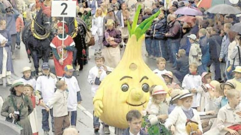 So sah es 2001 beim Festumzug zum Tag der Sachsen in Zittau aus.