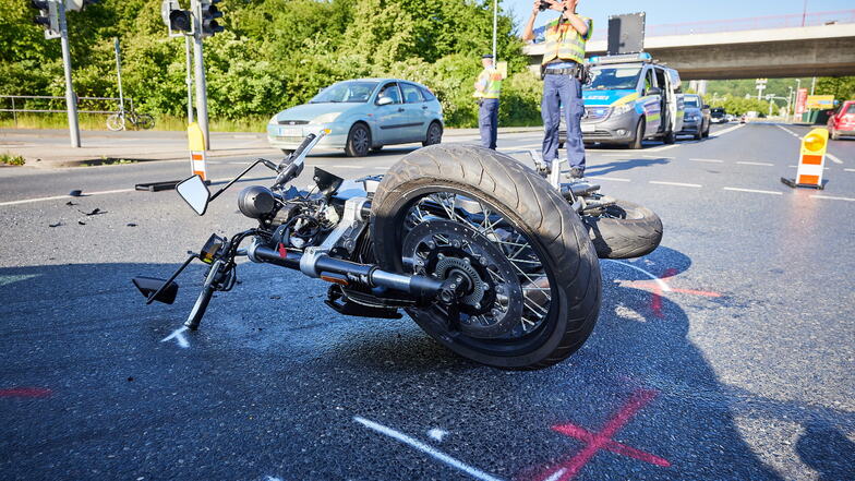 Unfall mit Motorrad in Pirna - Polizei sucht Zeugen