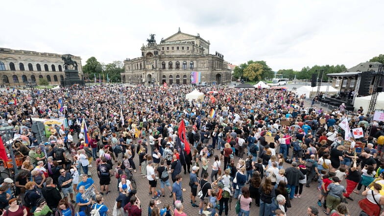 Die Brandmauer-Demo konnte laut den Organisatoren 11.000 Personen mobilisieren, um ein Zeichen gegen Rechtsextremismus zu setzen.