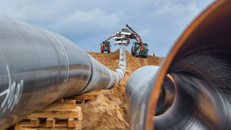 In Brandenburg ist der Bau der Eugal schon vorangeschritten. Hier sind schon die ersten Rohre der zukünftigen Erdgasleitung verlegt worden.