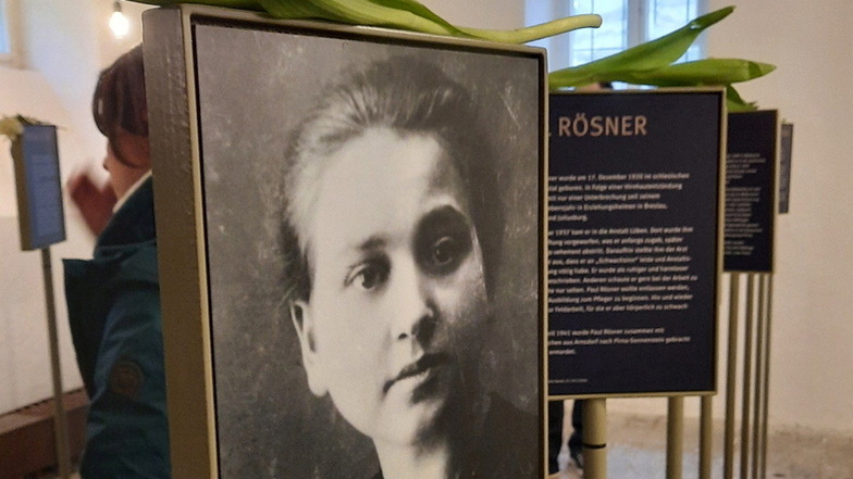 Neu gestalteter Biografien-Raum in der Gedenkstätte Pirna-Sonnenstein: Den Opfern einen Namen geben.