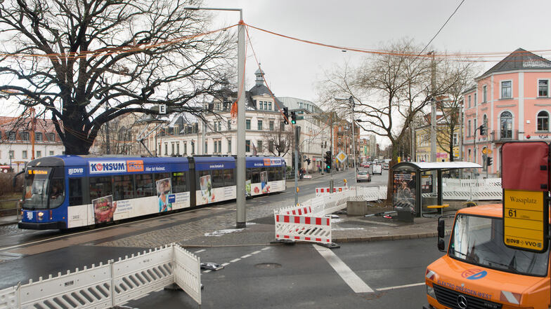 Mit Bauarbeiten am Wasaplatz geht ab Montag eine Dauerbaustelle in den Endspurt: Erste Straßenbahnen sollen im Juni auf einer neuen Trasse über die Oskarstraße zum Wasaplatz fahren.