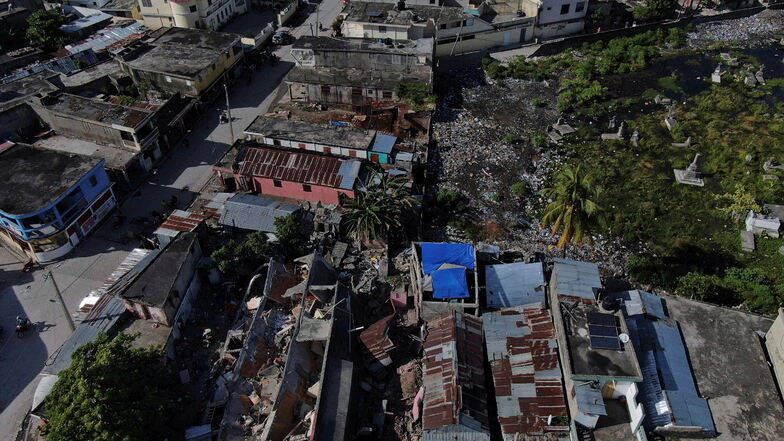 Ein Blick auf eingestürzte Gebäude in Les Cayes.