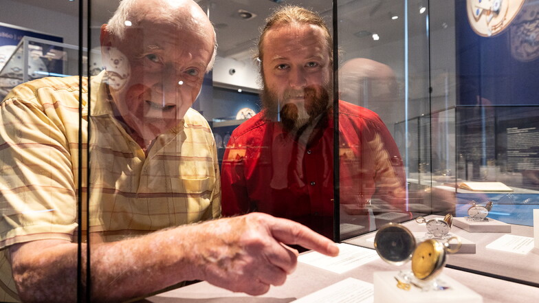 Berthold und Laurent Kegel haben dem Deutschen Uhrenmuseum eine sehr alte Glashütter Uhr für die aktuelle Ausstellung zur Verfügung gestellt.