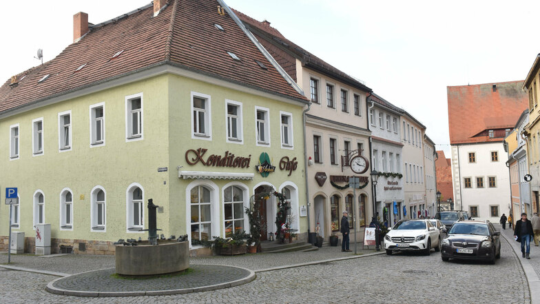 Die Herrengasse in Dippoldiswalde mit ihren schön sanierten Häusern und dem Schuhbrunnen hat von der Stadtsanierung profitiert.