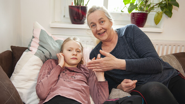 Sie sind ein liebevoll eingespieltes Team: Victoria und ihre Mama Manuela Lenuweit. Nach einer schweren Hüftoperation im vergangenen Jahr kann sich das 16 Jahre alte Mädchen nur noch eingeschränkt bewegen und leidet unter Schmerzen.