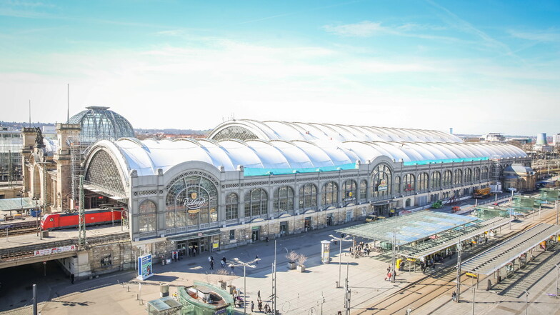 Der Dresdner Hauptbahnhof bekommt wieder was aufs Dach