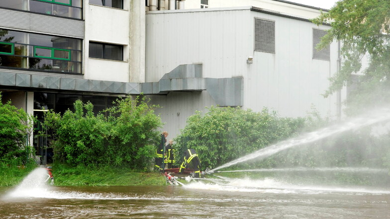 Das BTZ der Handwerkskammer Dresden in Großenhain während des Hochwassers 2013. Die Überflutungen sind ein Grund für die Aufgabe des Standorts.