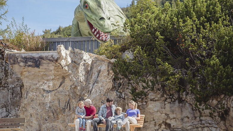 Dinos begegnet man im Triassic Park auf Schritt und Tritt. Sie brüllen auf Knopfdruck.
