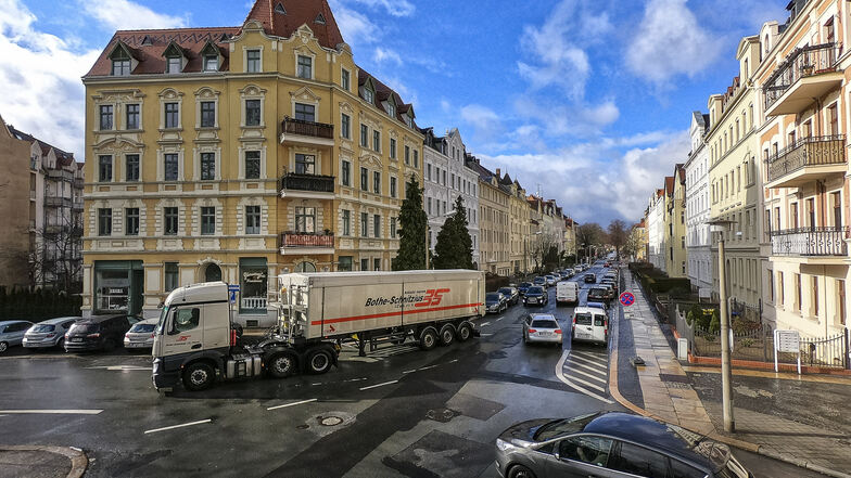 Das Foto entstand am Montagmittag in der Reichertstraße/Einmündung August-Bebel-Platz. Dem Bürgerrat sind Lastkraftwagen in dieser Straße ein Dorn im Auge.