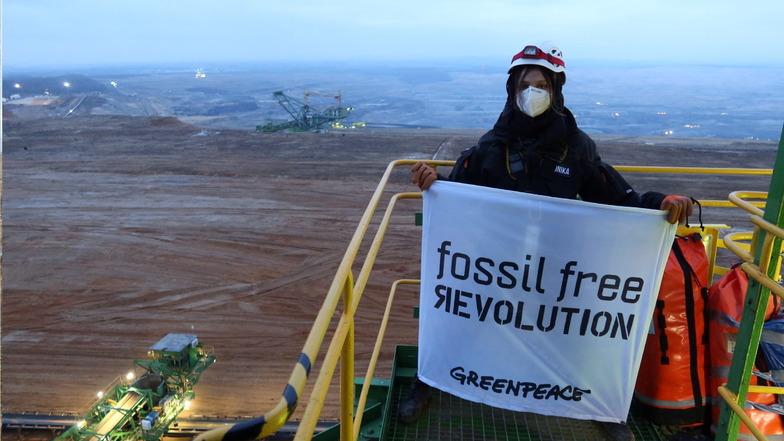 Laut Greenpeace ist PGE als Betreiber der Kraftwerke und Tagebaue Belchatow und Turow der größte Klimakiller Polens.