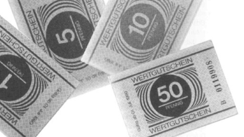 In DDR-Gefängnissen werden Wertgutscheine aus Papier als Zahlungsmittel verwendet. Oft sind sie völlig abgegriffen, heißt es in einem Monatsrapport aus Zeithain im September 1977.