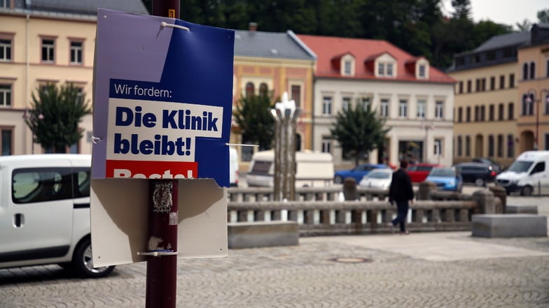 Halb abgerissenes Wahlplakat in Sebnitz. Die Linke verpasste den Einzug in den Stadtrat.