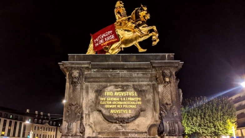 Dresden: Goldener Reiter eingedeckt