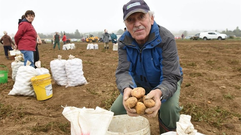 Wolfgang Ruhmich aus Dipps holt seit Jahren Kartoffeln selbst vom Acker.
