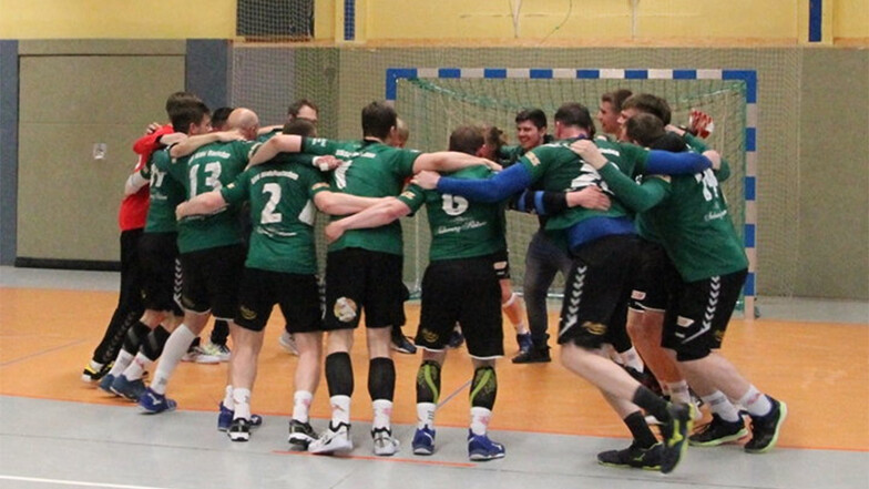 Rietschens Handballer jubeln nach Herzschlagfinale