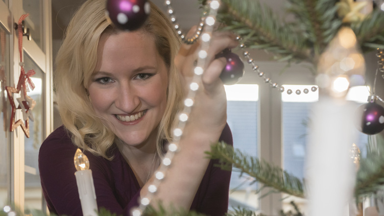Das erste Weihnachtsfest im eigenen Heim feierten Schlagersternchen Patricia Larrass und ihr Lebenspartner in Lichtenberg bei Pulsnitz. Im neuen Jahr geht die junge Frau, die in Niederkaina bei Bautzen aufgewachsen ist, nun wieder auf Tour.