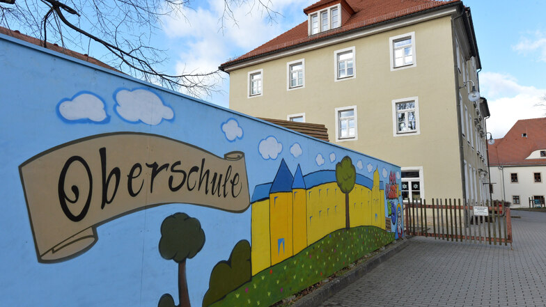 Die Oberschule am Pfortenberg ist eine der fünf Schulen in Trägerschaft der Stadt Dippoldiswalde. Diese benötigen rechtzeitig zu Schuljahresbeginn neue Bücher.