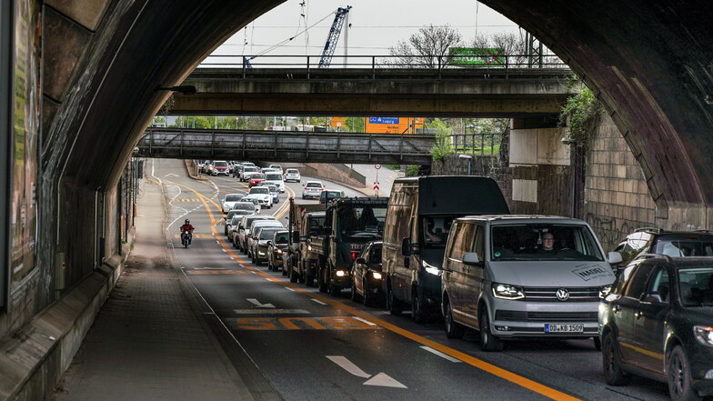 Nächster Verkehrsversuch in Dresden: Eine Autospur weniger auf dem Flügelweg