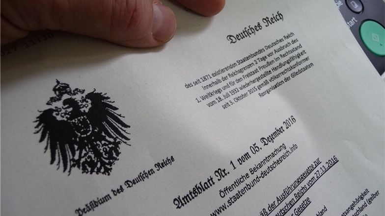 Unfug aus dem Faxgerät: Das „Präsidium des Deutschen Reichs“ ordnet an, die Ausstellung von „Nazi“-Ausweisen zu unterlassen.