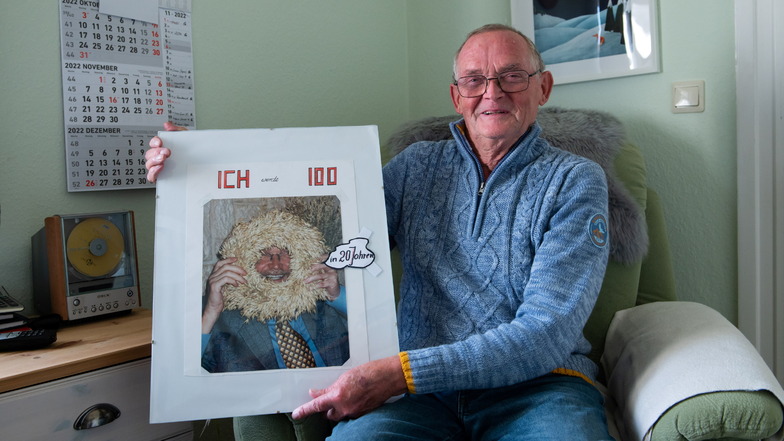 "Ich werde 100 - in 20 Jahren", mit diesem Bild hat Uwe Hanneck am Freitag seine Gäste im Treppenhaus empfangen. Es ist der Tag seines 80. Geburtstags.
