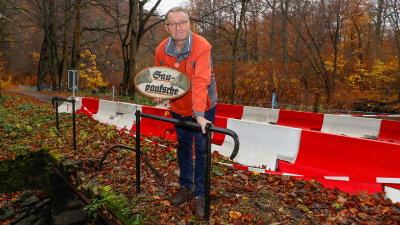 Heimatforscher Wilfried Rammelt aus Hirschfelde an der Brücke "Saupantsche" im Neißetal.