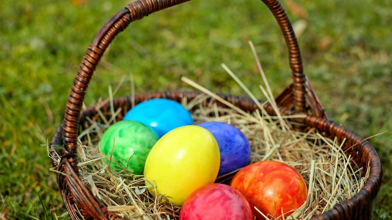 Ostern ist voller schöner Bräuche für Jung und Alt - das Eiersuchen ist dabei wohl der am weitesten verbreitete.