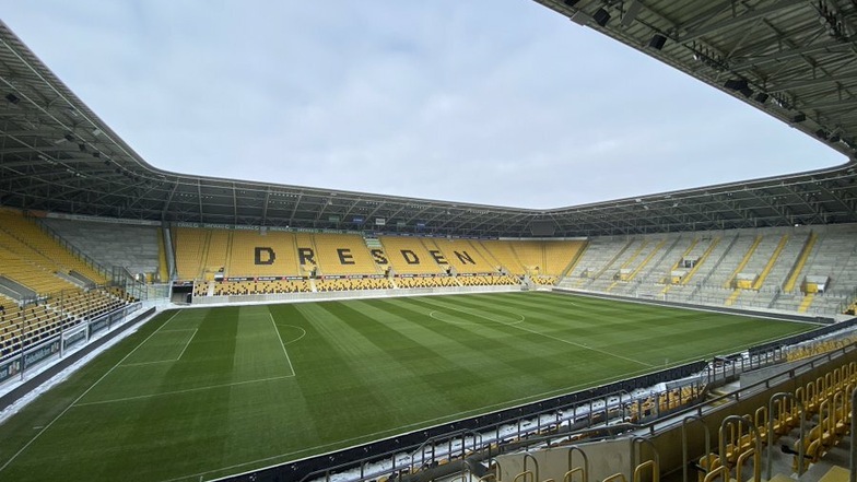 Der Blick ins Rudolf-Harbig-Stadion zeigt: Dynamos Heimspiel gegen Lübeck am Sonntag kann stattfinden.